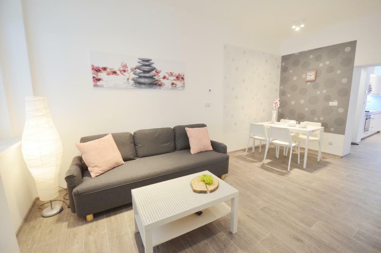 Apartmany Jizdarenska Karlsbad Buitenkant foto